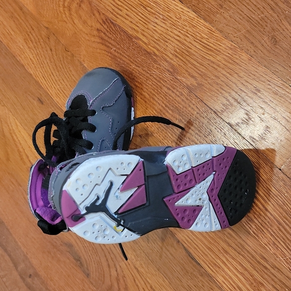 Kids Jordan sneakers - Picture 6 of 7